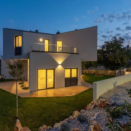 Marko Aurelia Nyaraló *