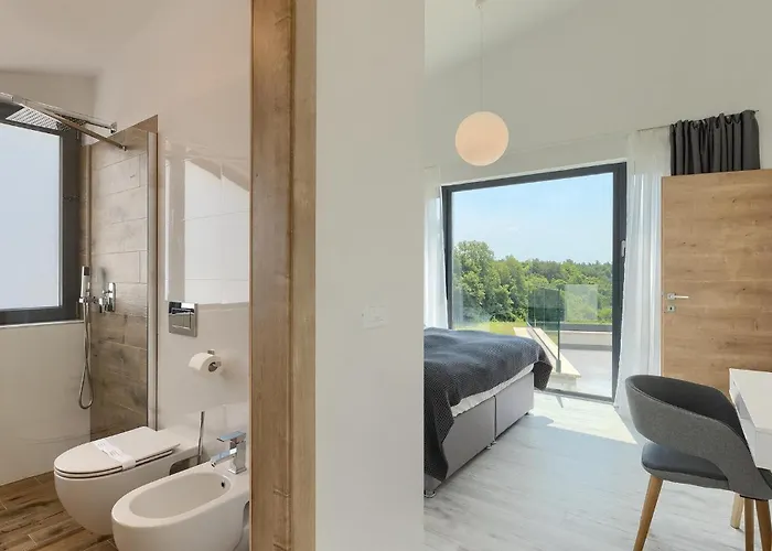 Marko Aurelia Nyaraló *